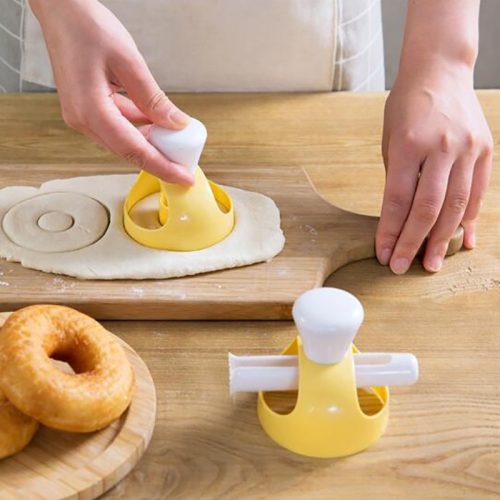 Fánkszaggató, fánk kiszúró csipesszel 