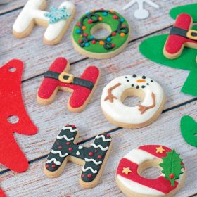   27 darabos óriás műanyag betű kiszúró készlet (rózsaszín)