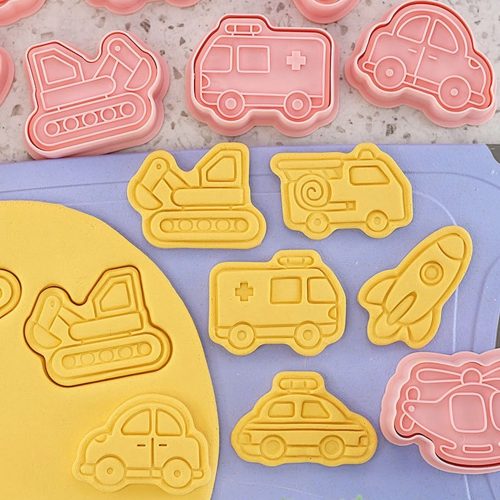 8 darabos műanyag süteménykiszúró és nyomda – Járművek