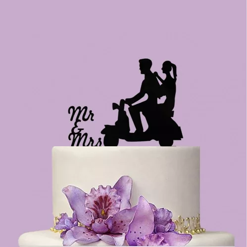 Esküvői tortadísz, tortadekoráció – Nászpár motorral 