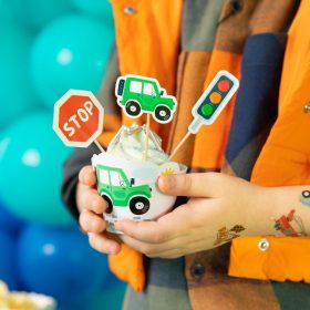   8 darabos papír tortadekoráció – Autók és munkagépek 