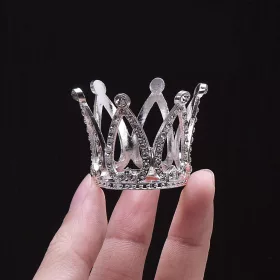 Műanyag tortadekoráció – Korona, tiara – Arany