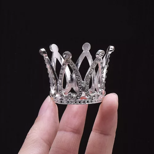 Műanyag tortadekoráció – Korona, tiara – Arany