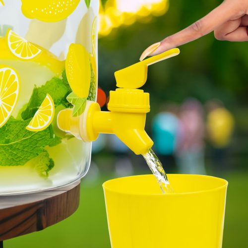 Műanyag italadagoló csappal, műanyag poharakkal - Citrom