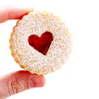 Linzer kiszúrók, fánk formázók és süteménypecsétek